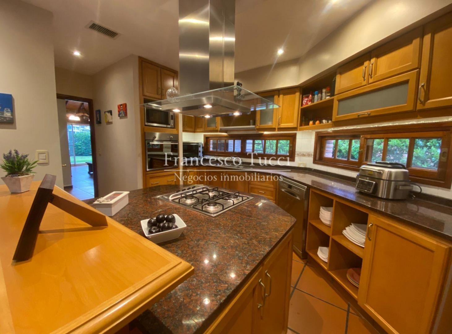 Foto de Casa en venta 8 ambientes en Banco Provincia De Bs. As., imagen 1