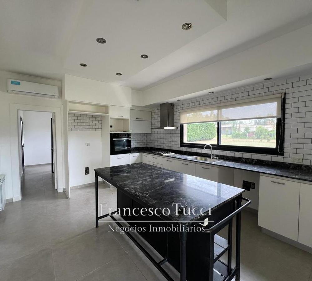 Foto de Casa en venta 5 ambientes Santa Irene, Comarcas del Luján, imagen 2