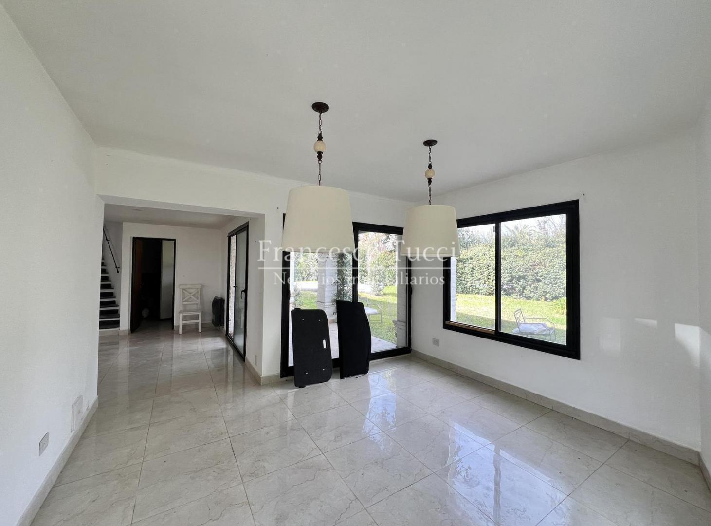 Foto de Casa en venta 6 ambientes lote central con pileta en Banco Provincia, imagen 3