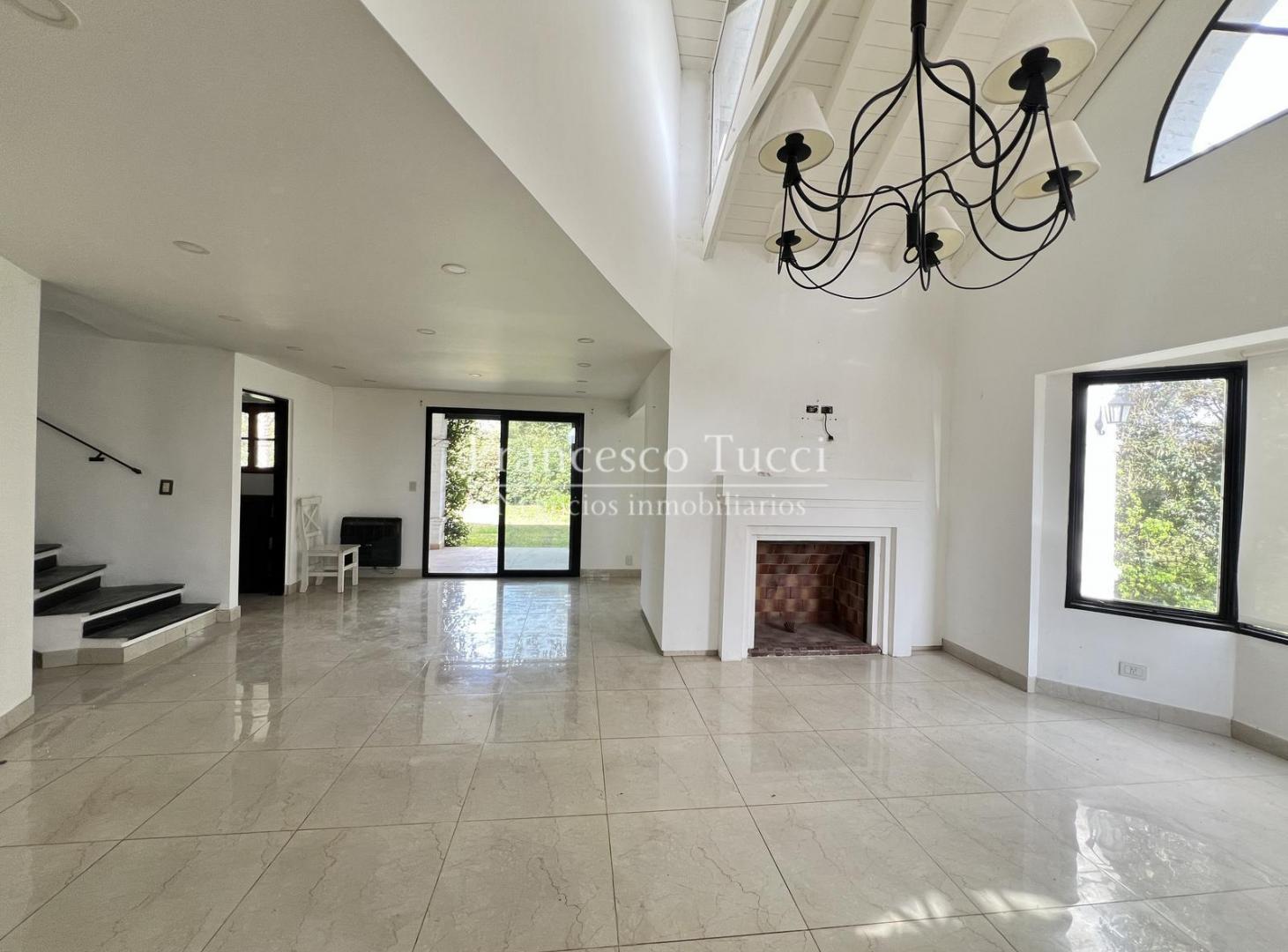 Foto de Casa en venta 6 ambientes lote central con pileta en Banco Provincia, imagen 1