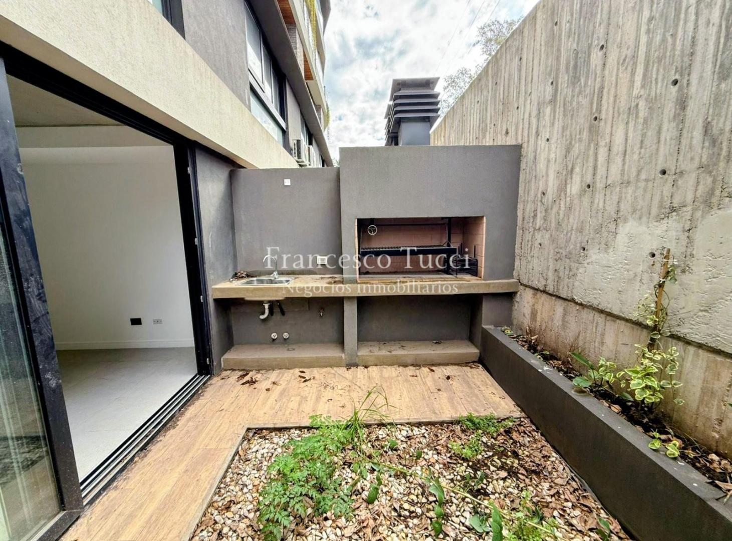 Foto de Departamento monoambiente en planta baja en alquiler en Parque Leloir, imagen 1