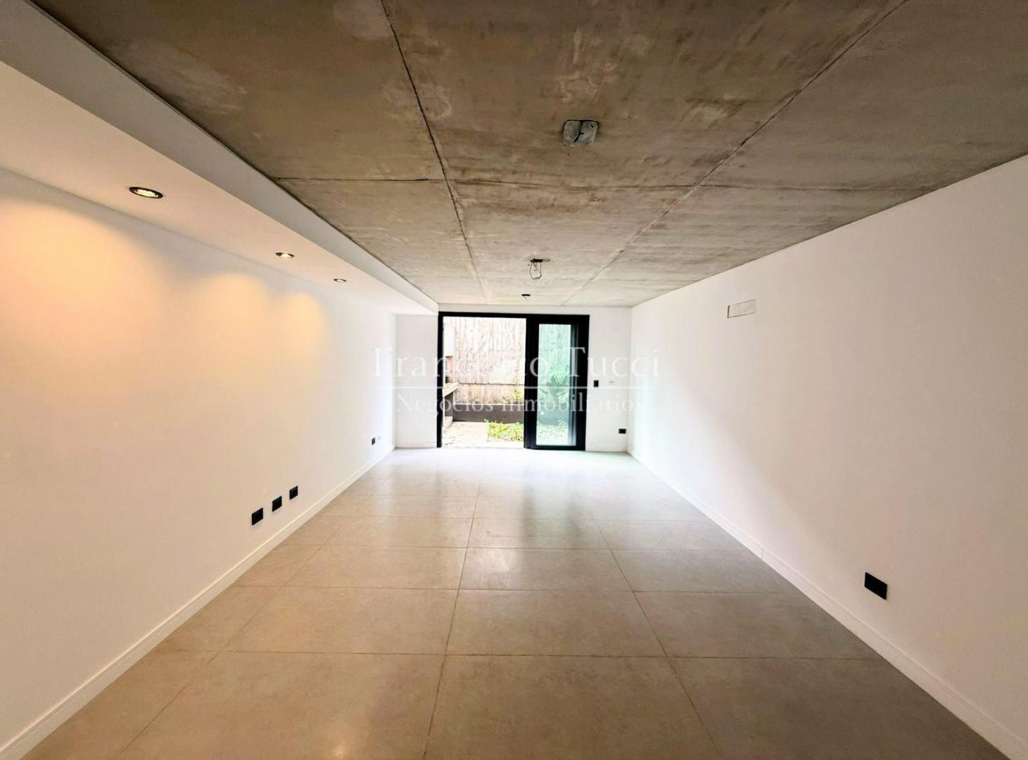 Foto de Departamento monoambiente en planta baja en alquiler en Parque Leloir, imagen 5