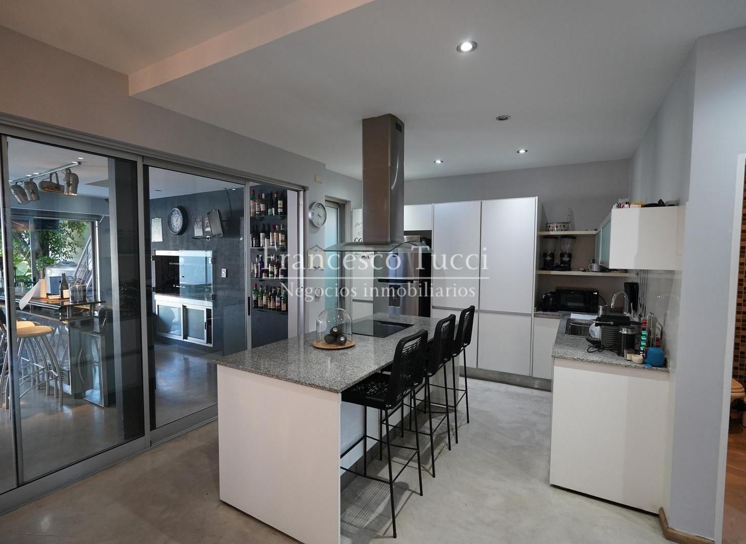 Foto de Casa en alquiler 5 ambientes con pileta en Castelar Sur, imagen 5