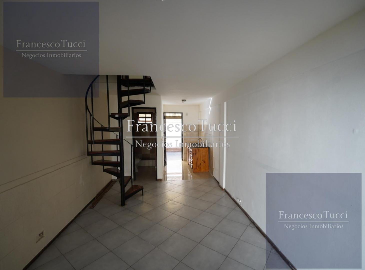 Foto de PH en venta 3 ambientes con cochera en Castelar, imagen 2