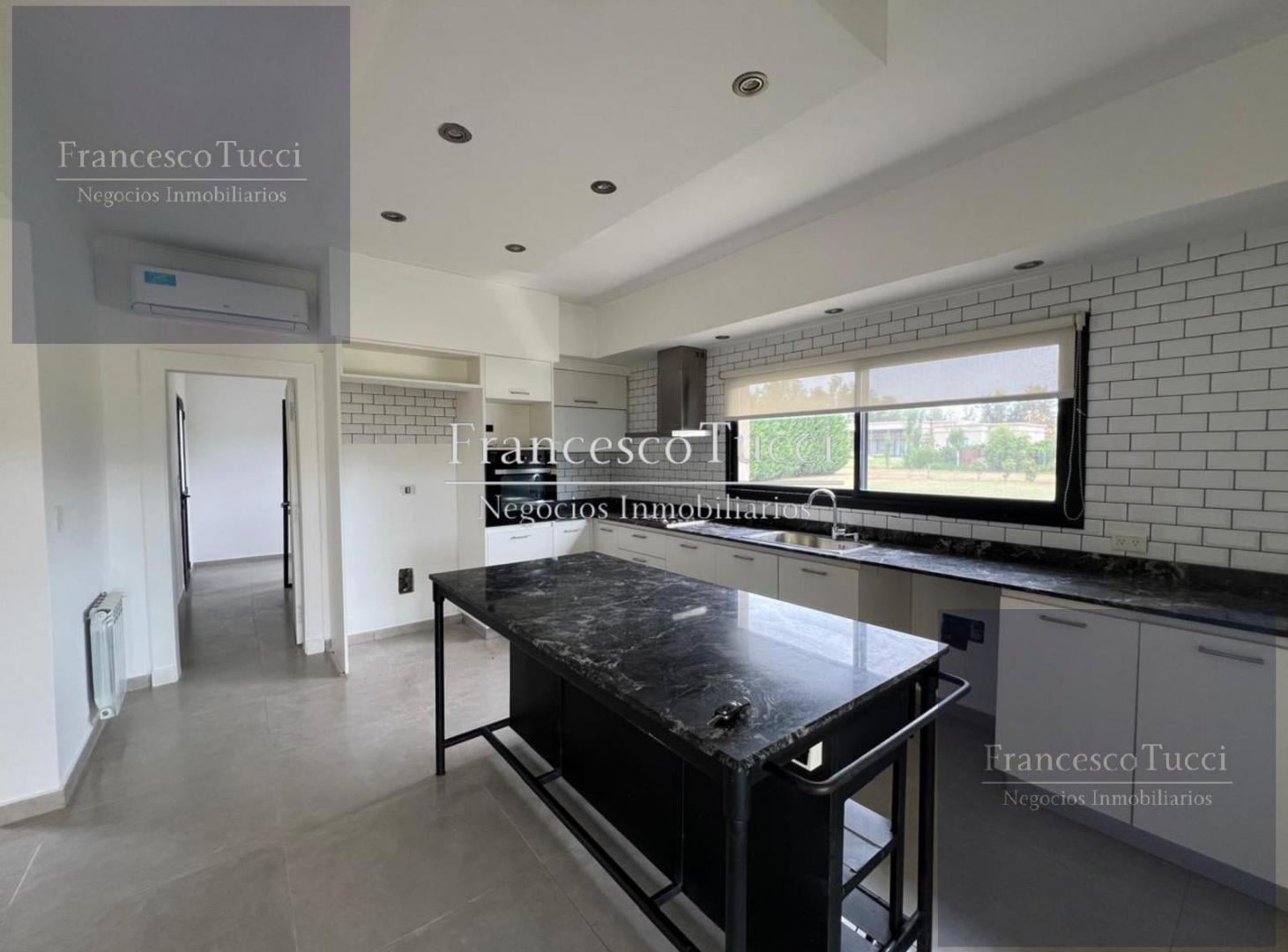 Foto de Casa en venta 5 ambientes con pileta en Santa Irene, imagen 3