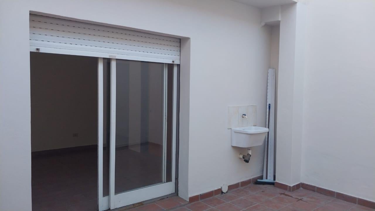 Foto de Departamento Tipo Casa | Amplio 1 Dorm en Barrio Universitario, imagen 3