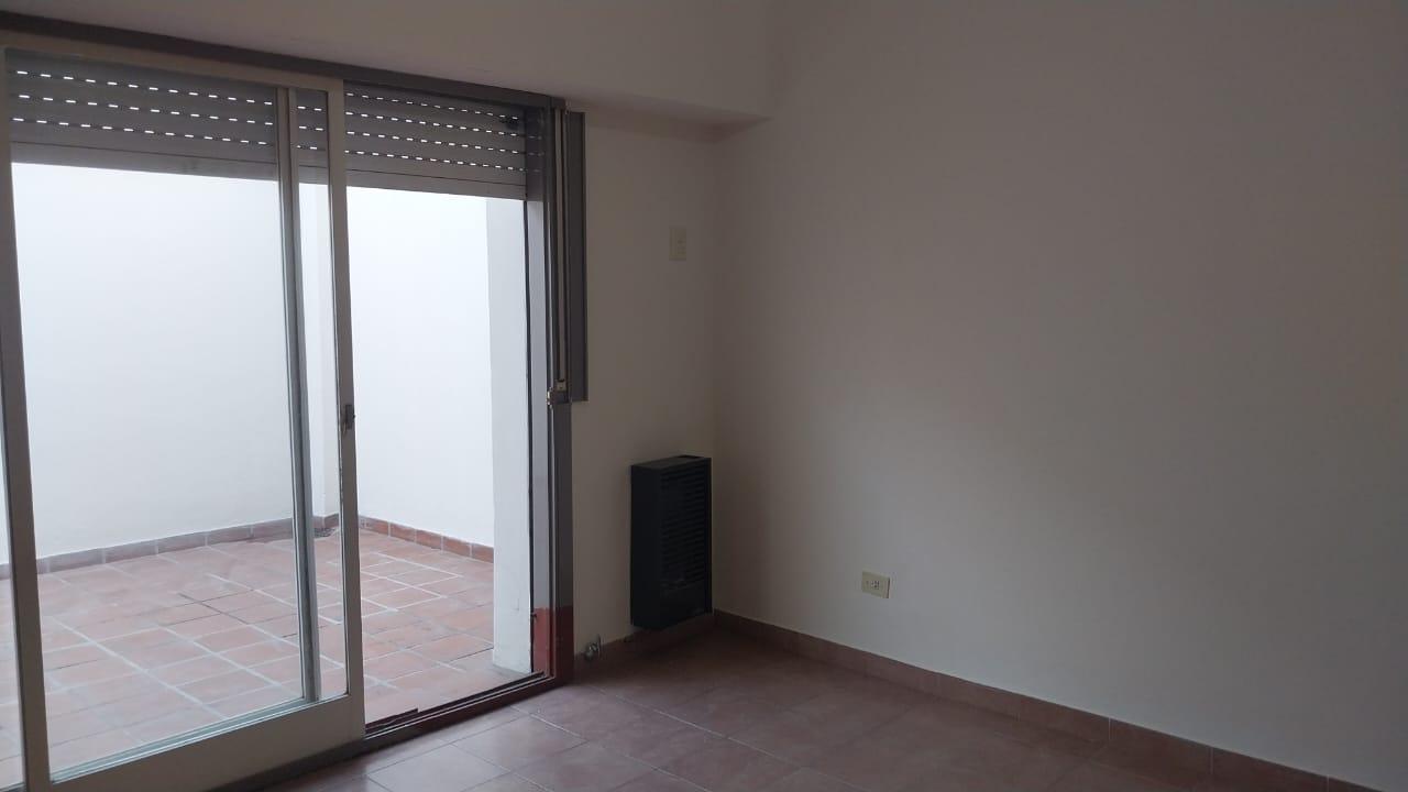 Foto de Departamento Tipo Casa | Amplio 1 Dorm en Barrio Universitario, imagen 2