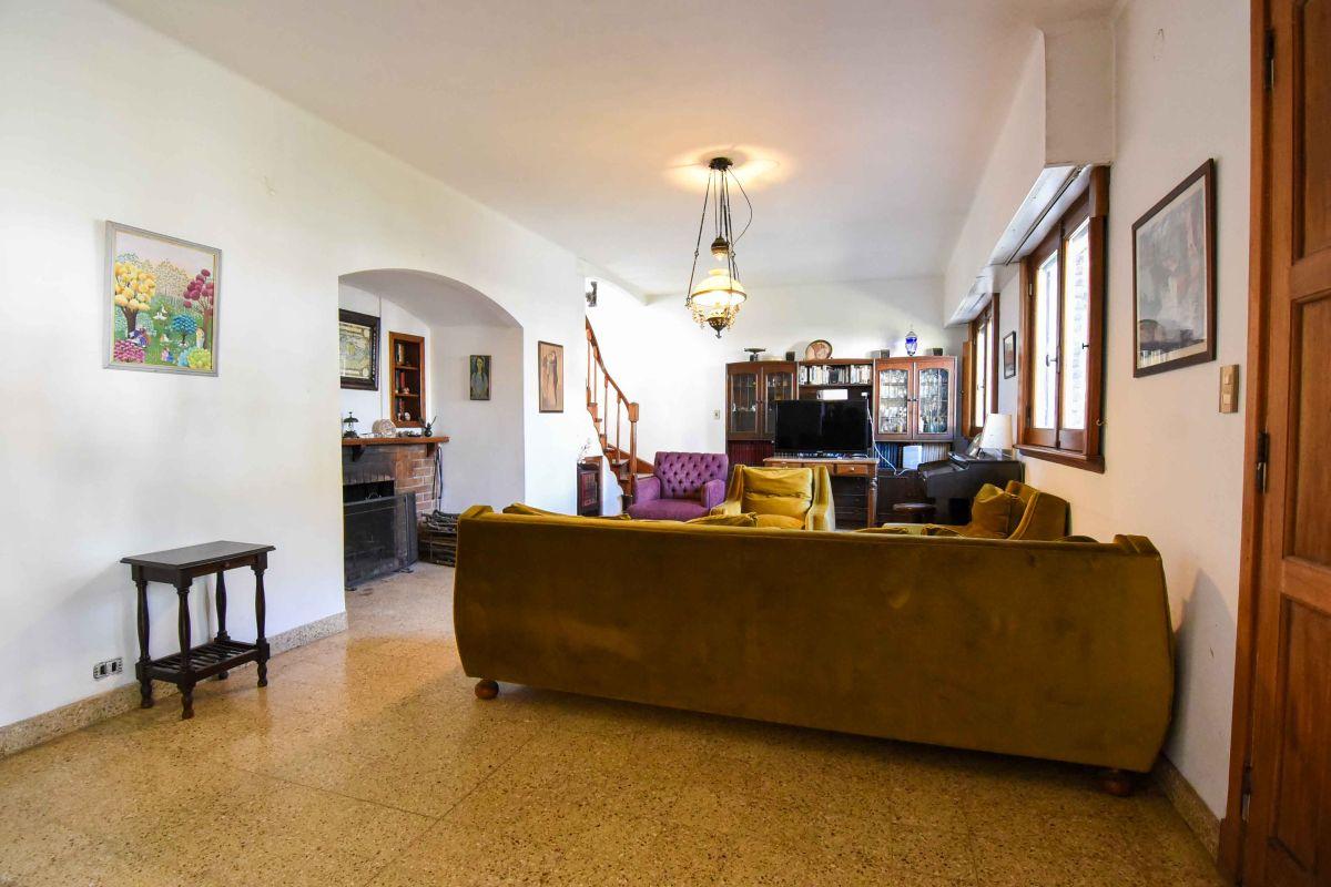 Foto de Exclusiva Residencia Histórica en la Mejor Ubicación de Ciudad Evita, imagen 1