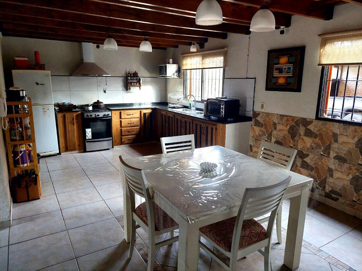 Foto de Casa 4 ambientes Estilo Campestre en Venta en La Unión con Cochera y, imagen 2