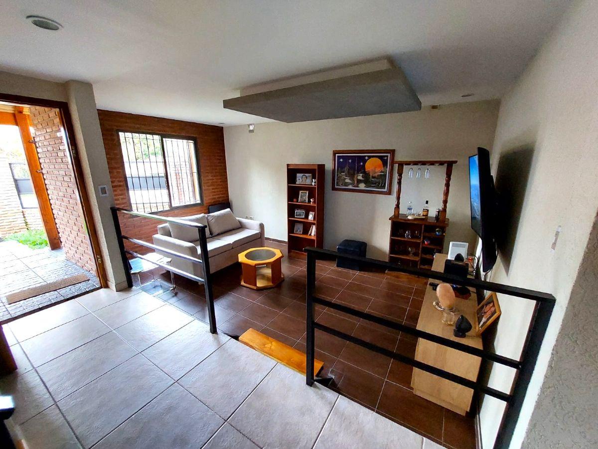 Foto de Casa 4 ambientes Estilo Campestre en Venta en La Unión con Cochera y, imagen 4