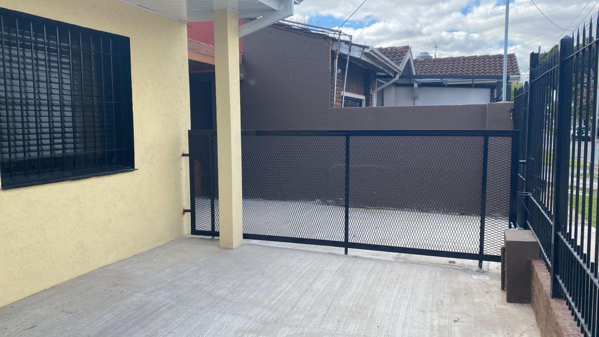 Foto de PH de 62 m² con 2 dormitorios en alquiler en Luis Guillón, imagen 4