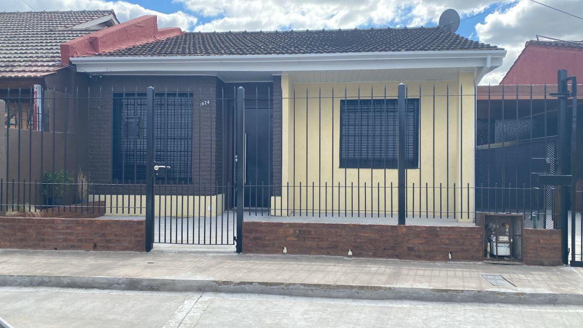Foto de PH de 62 m² con 2 dormitorios en alquiler en Luis Guillón, imagen 2