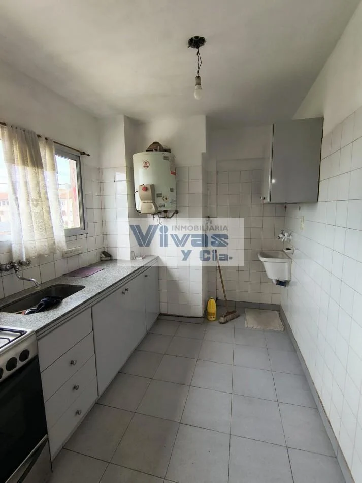 Foto de DEPARTAMENTO 4 AMBIENTES CON COCHERA, imagen 2
