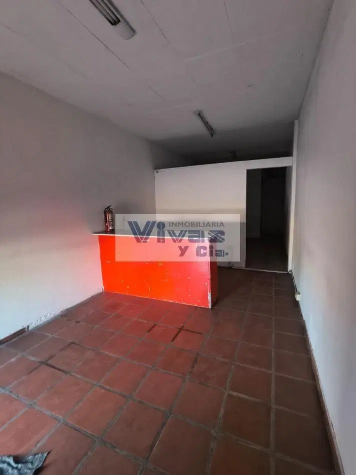 LOCAL SOBRE AVENIDA COMERCIAL 1