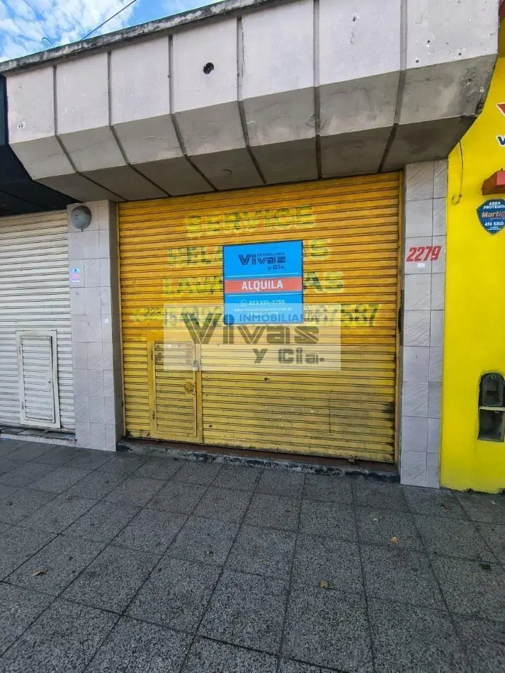 LOCAL SOBRE AVENIDA COMERCIAL 4