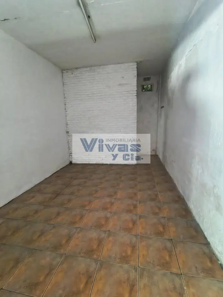 LOCAL SOBRE AVENIDA COMERCIAL 5