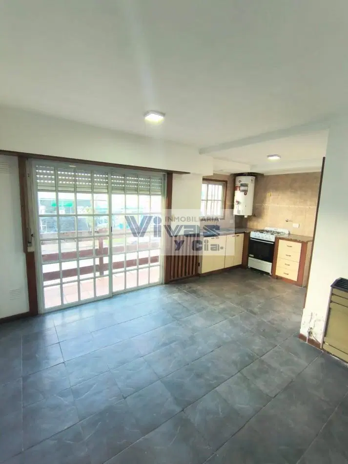 DEPARTAMENTO 2 AMBIENTES CON BALCON A LA CALLE 5