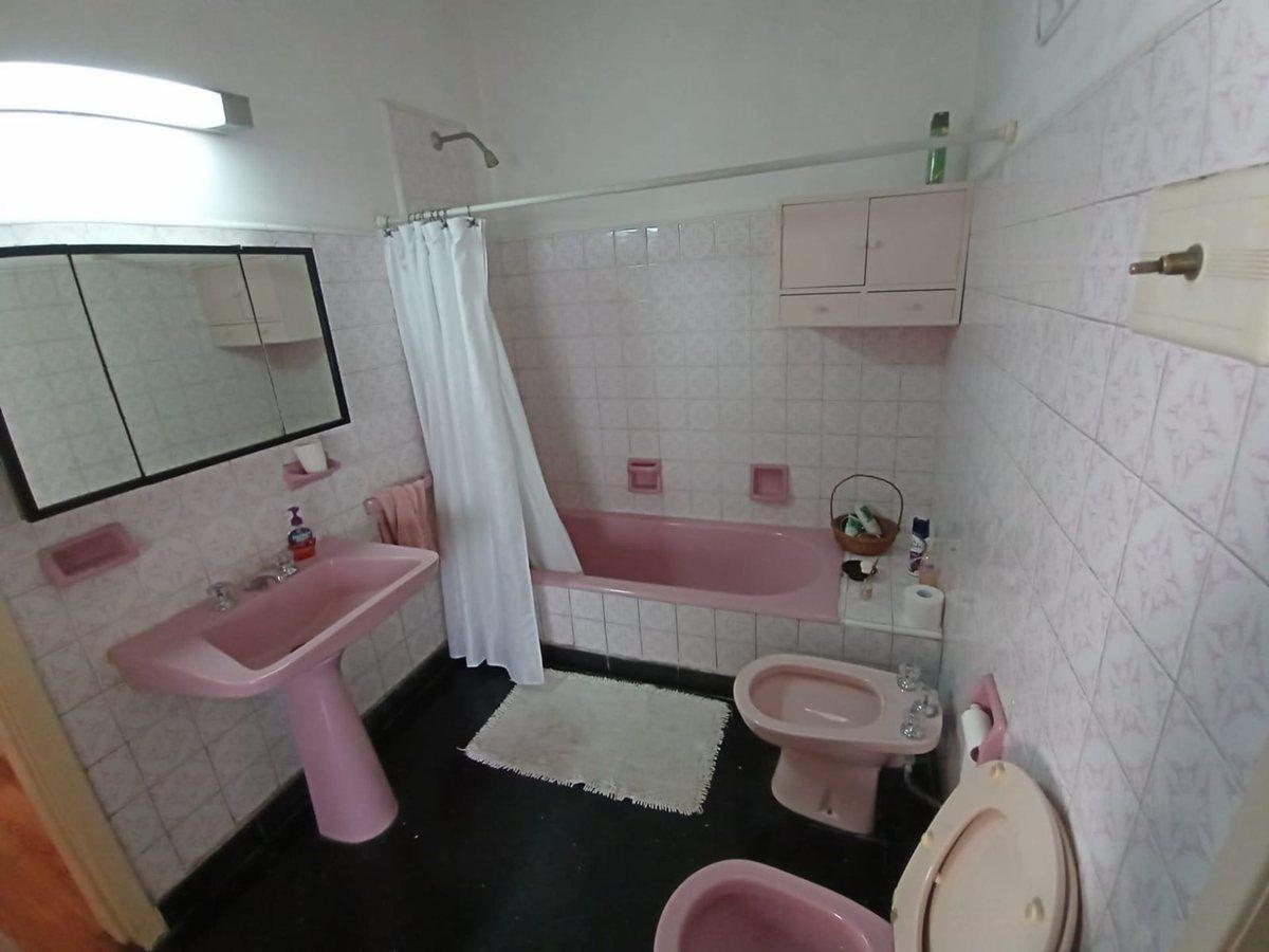 Venta Casa, 6 Amb. Parque y Quincho - Florida Oeste 2