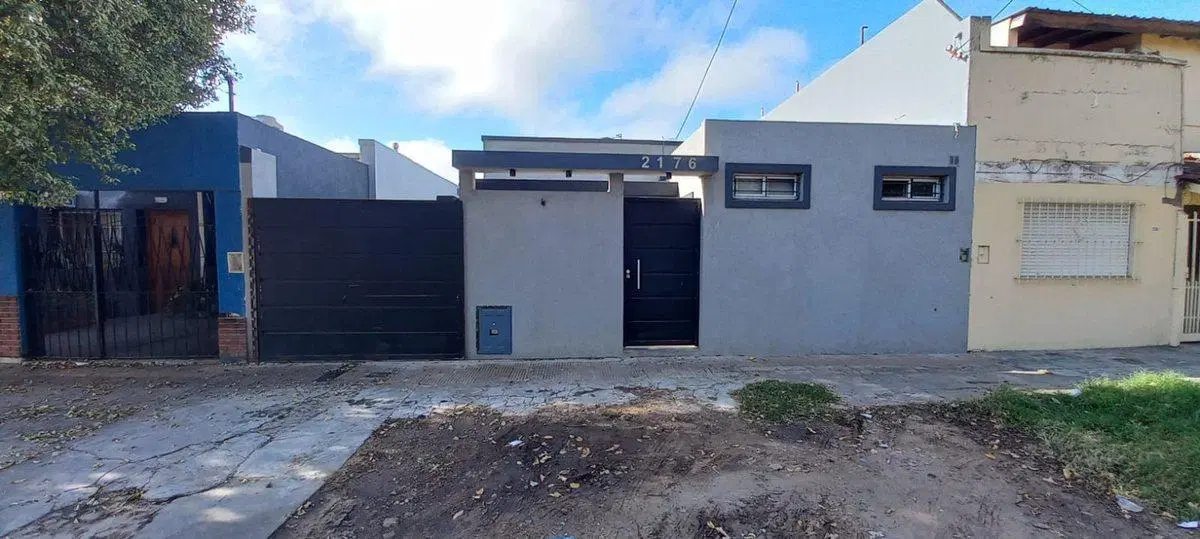 Casa de 3 amb. gran jardin, galeria y cochera x2 4