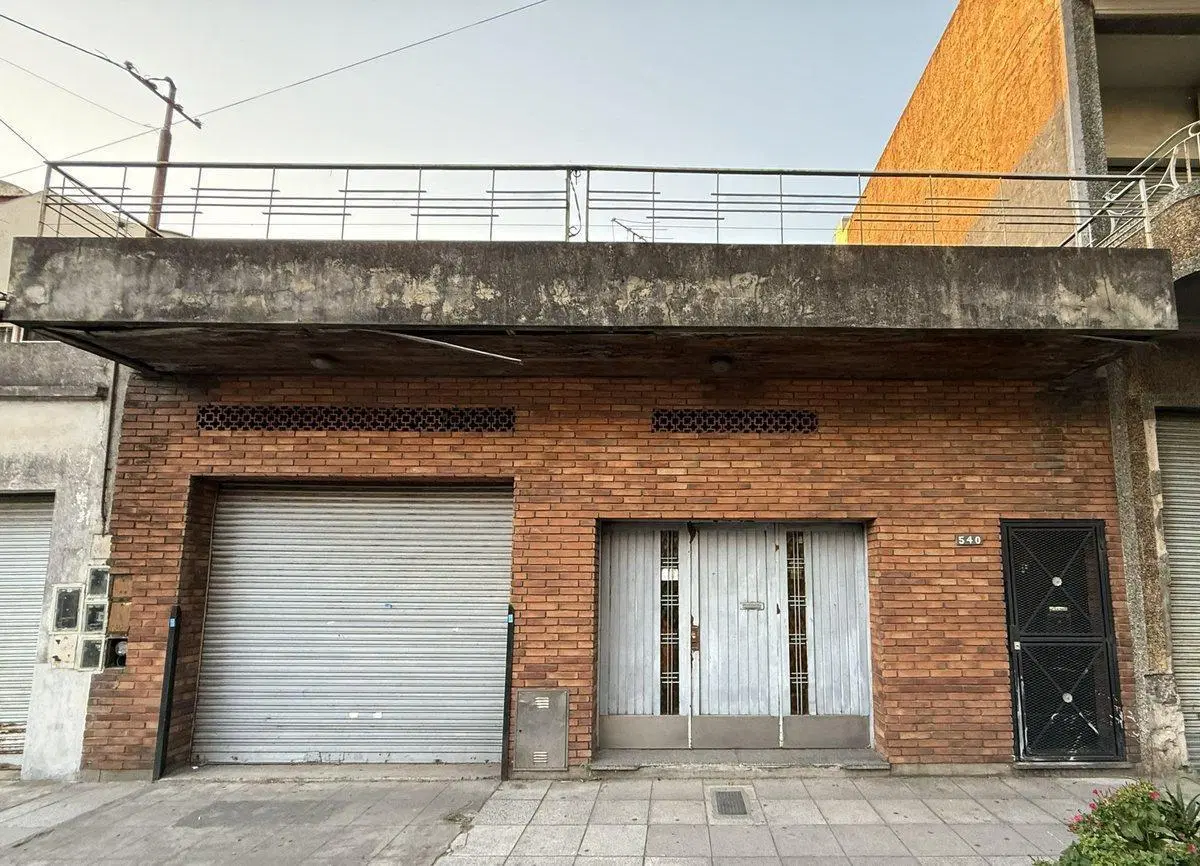 Venta Casa 4 Amb con Garage y local en Avellaneda 2