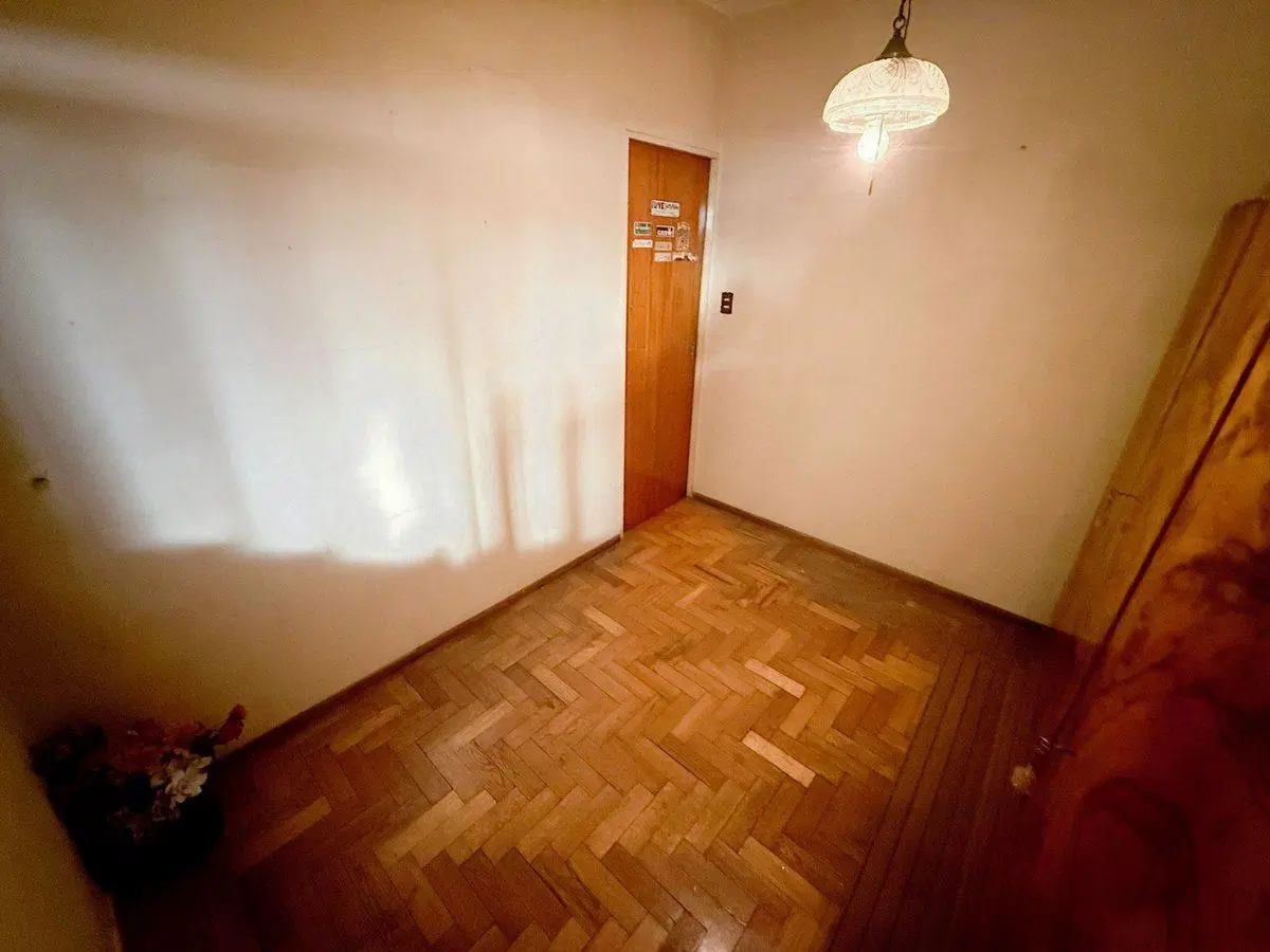 Venta Casa 4 Amb con Garage y local en Avellaneda 4