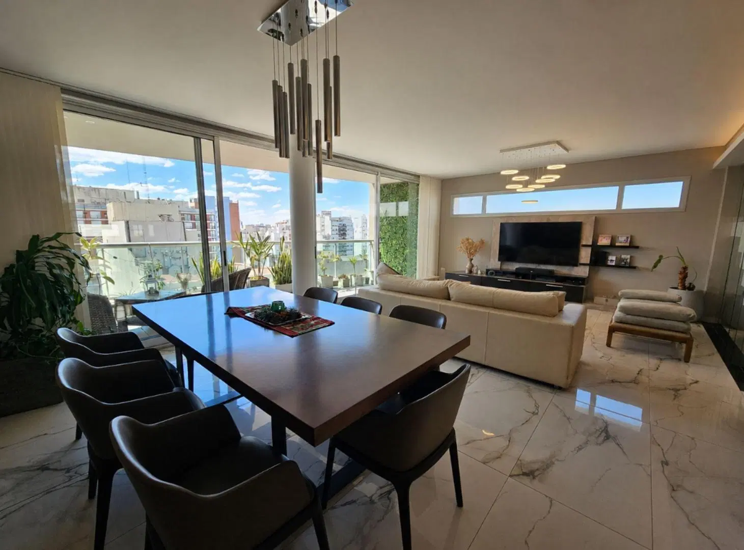 Espect Triplex 5 amb,quincho,terraza-2 coch-Categ 2