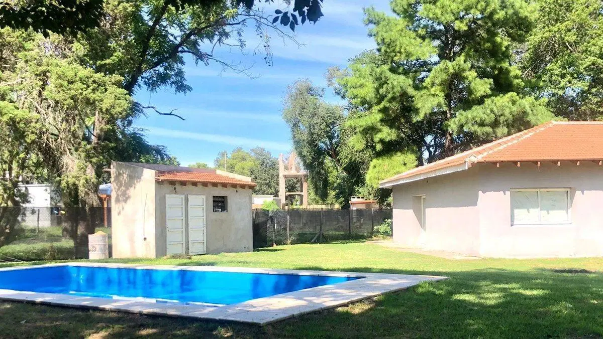 CASA EN VENTA 4 AMB CON PILETA LOMA VERDE ESCOBAR 5