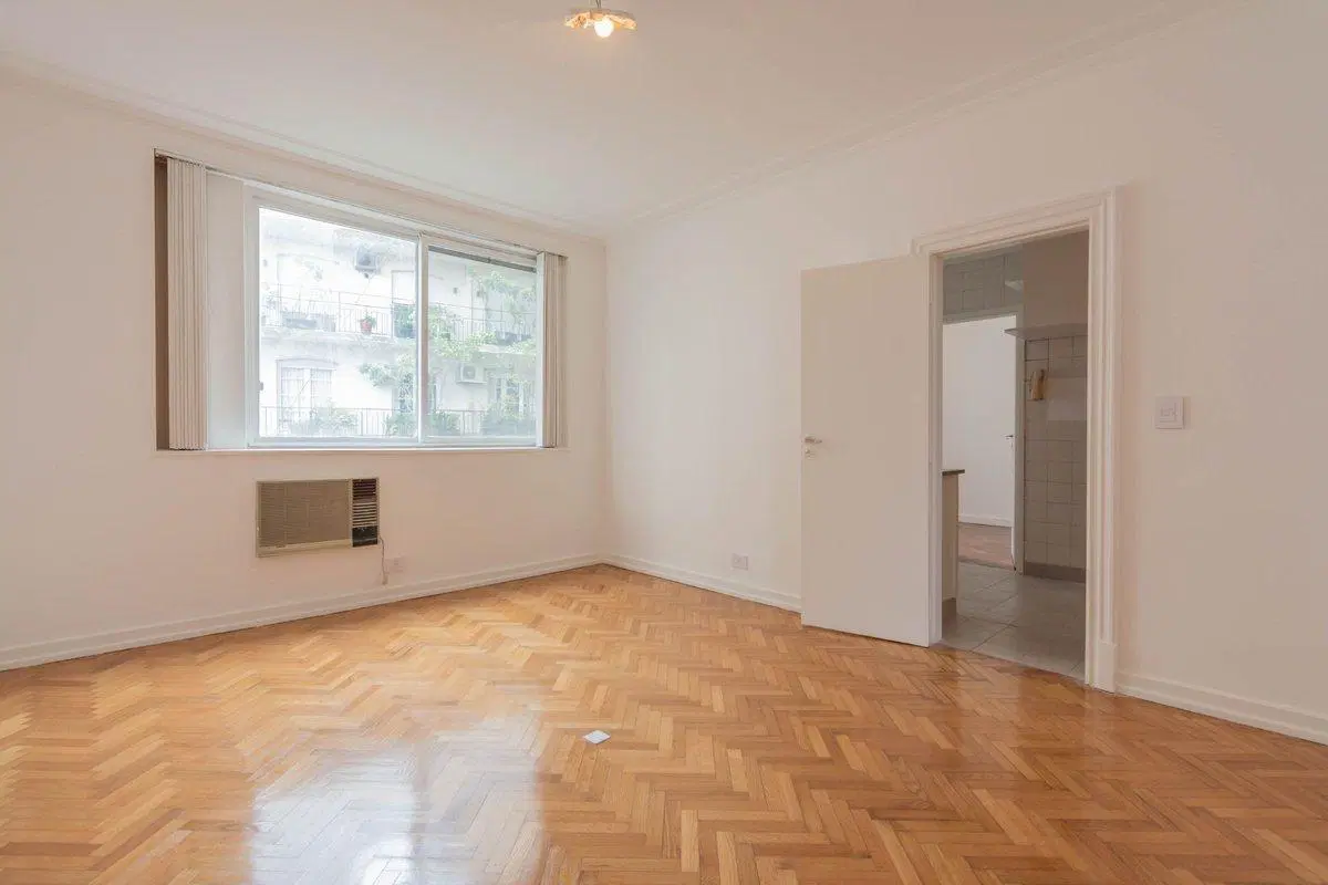 VENTA DEPARTAMENTO 4 AMBIENTES CON COCHERA RETIRO 5