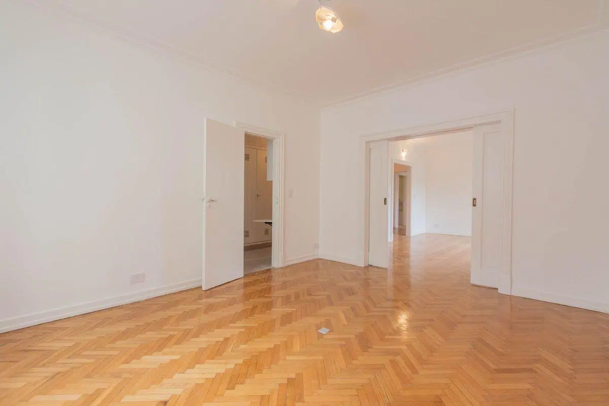 VENTA DEPARTAMENTO 4 AMBIENTES CON COCHERA RETIRO 5
