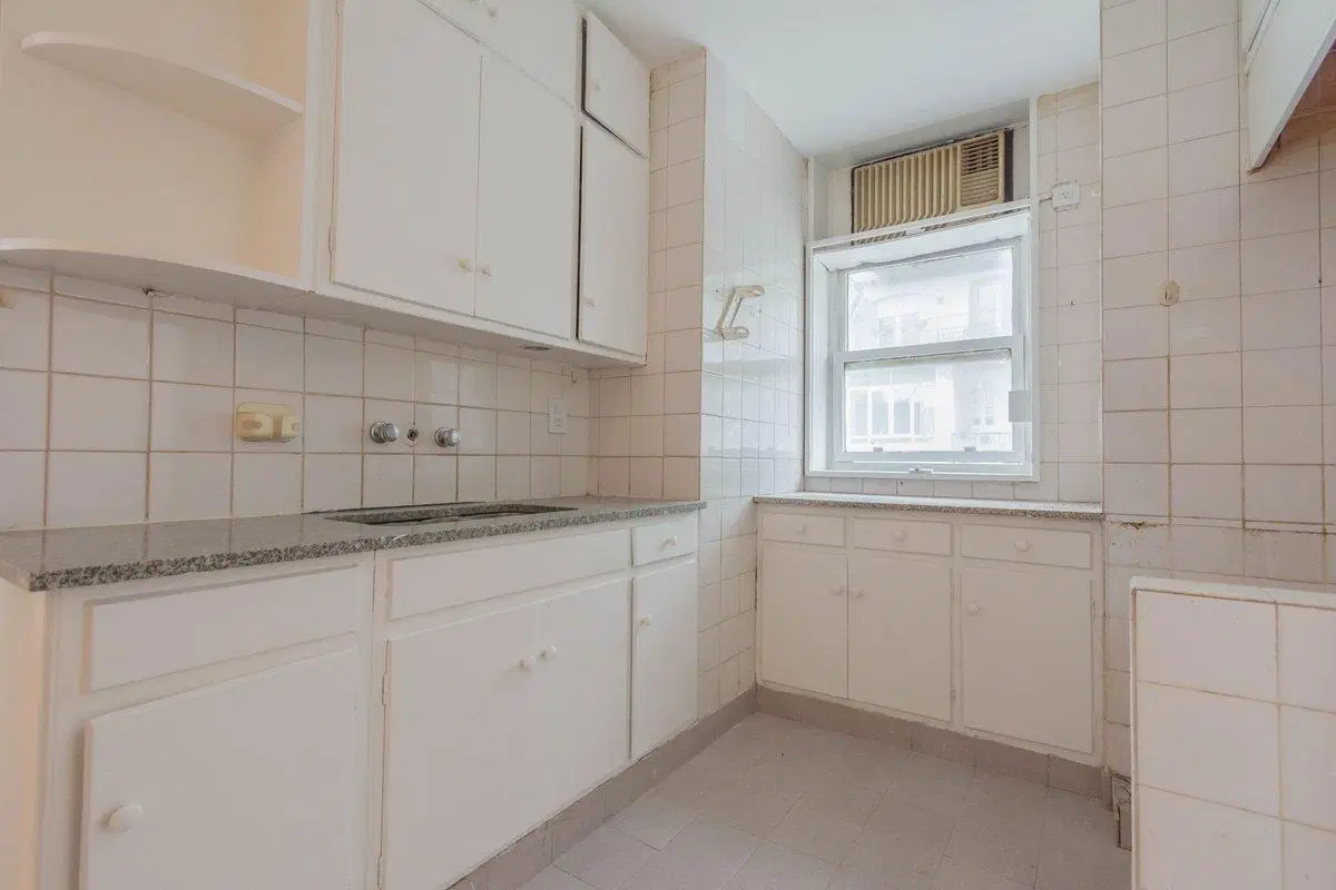 VENTA DEPARTAMENTO 4 AMBIENTES CON COCHERA RETIRO 2