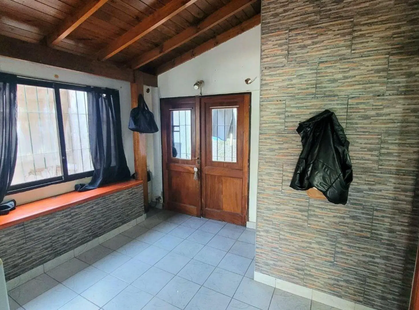 Casa en venta de 4 amb + depto de 2 amb - Moreno 5