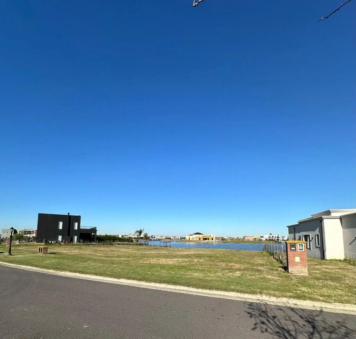 LOTE A LA LAGUNA BARRIO SAN SEBASTIAN AREA 8 950M2 3