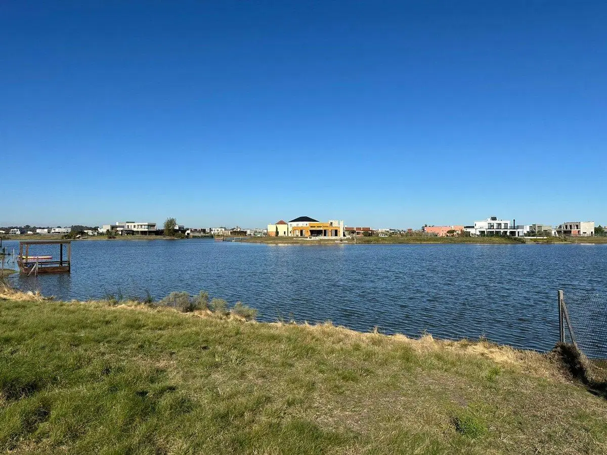 LOTE A LA LAGUNA BARRIO SAN SEBASTIAN AREA 8 950M2 4