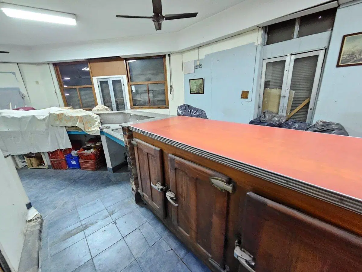 Local comercial con vivienda - Pompeya- venta 2
