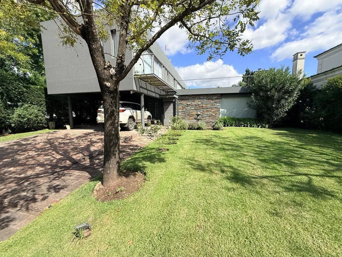 CASA DE 4 AMB. VILLA OLIVOS TORTUGAS PILAR 3 DORM. 8