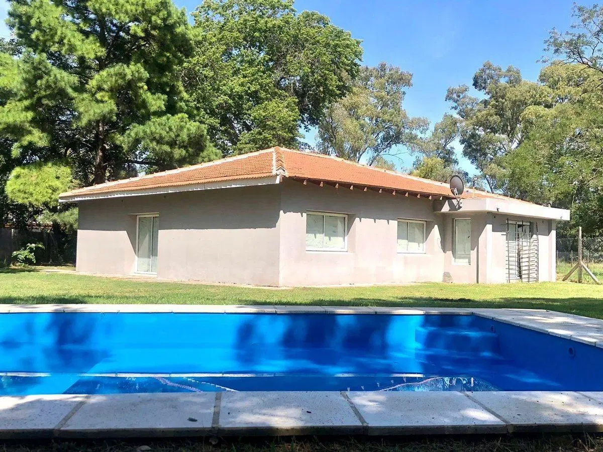 CASA EN VENTA 4 AMB CON PILETA LOMA VERDE ESCOBAR 5