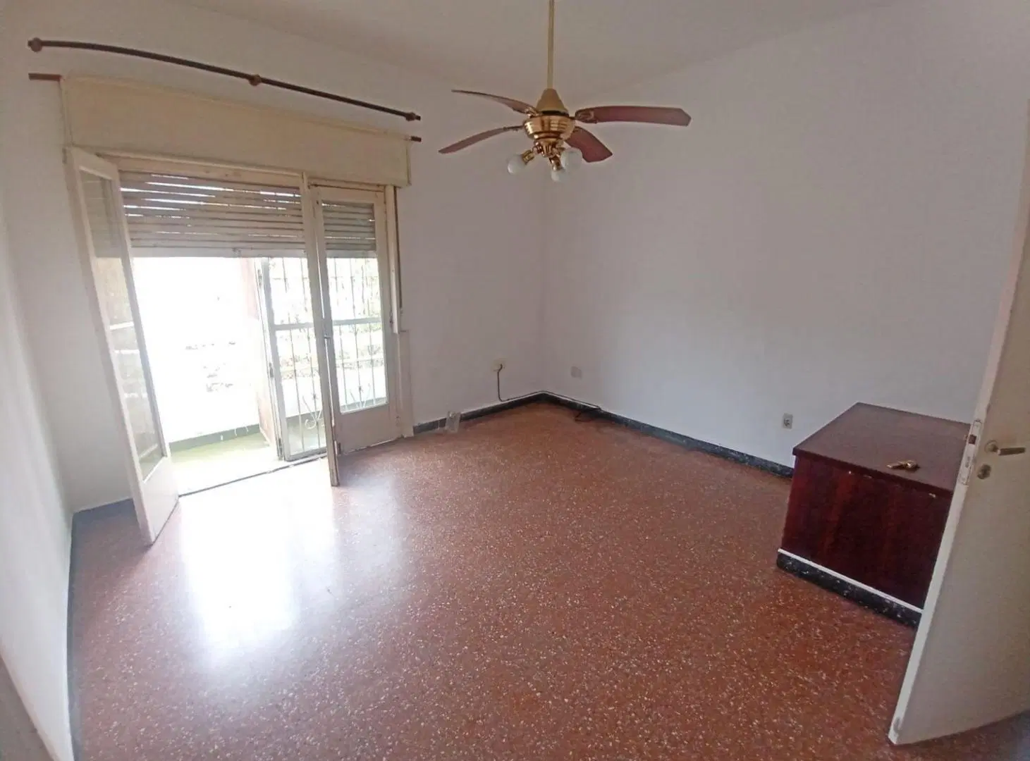 CASA CON DEPOSITO/LOCAL EN VENTA en SARANDI 3