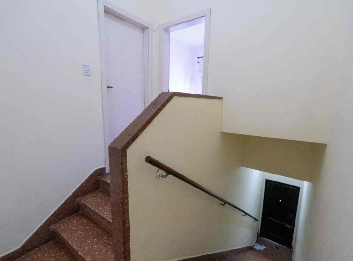 CASA CON DEPOSITO/LOCAL EN VENTA en SARANDI 4