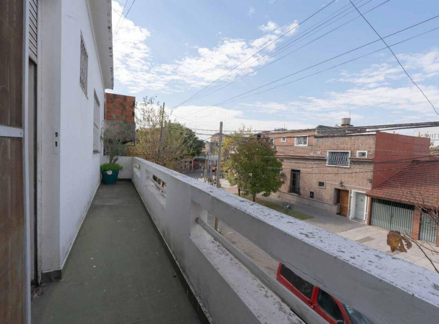 Foto de DEPOSITO con VIVIENDA EN VENTA en SARANDI, imagen 2