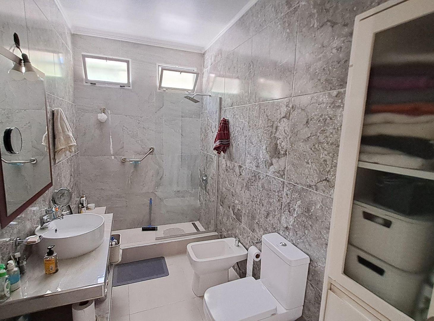 Foto de CASA RECICLADA - JARDIN, PILETA - APTO CREDITO, imagen 3