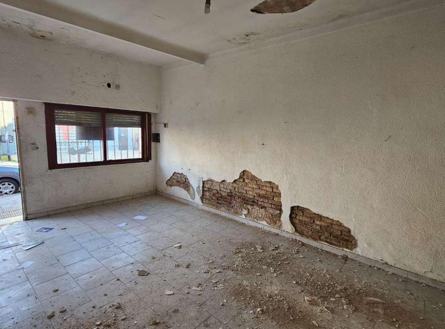 Foto de PH de tres ambientes a refaccionar - Villa Maipú, imagen 5