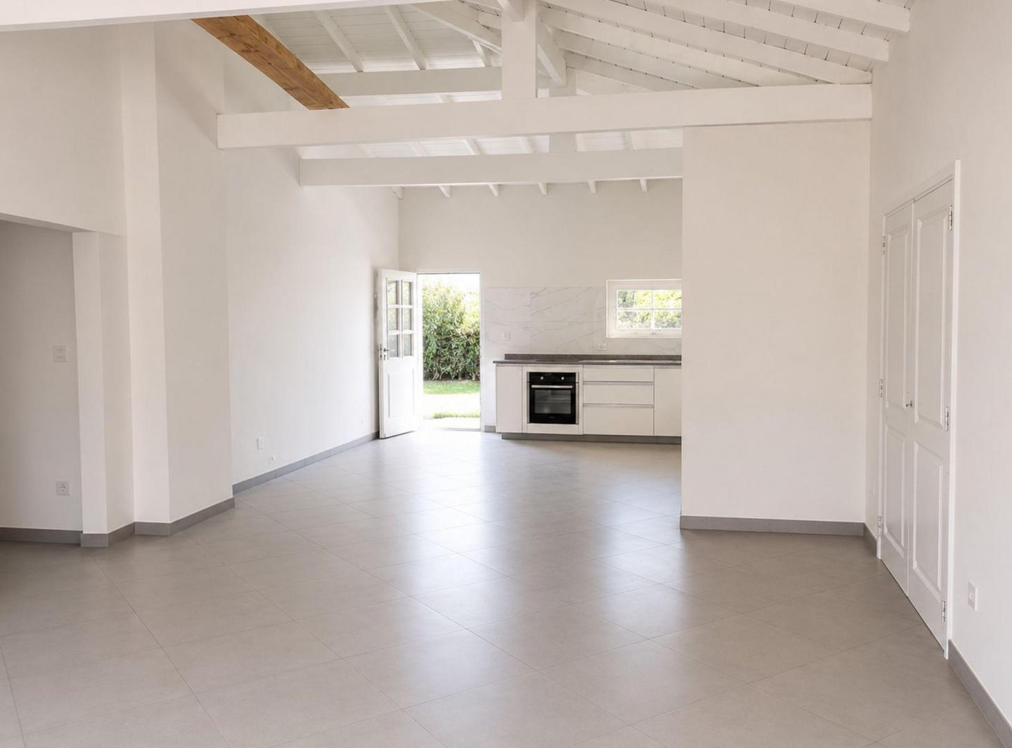 Foto de CASA EN VENTA 4 AMB CON PILETA LOMA VERDE ESCOBAR, imagen 3