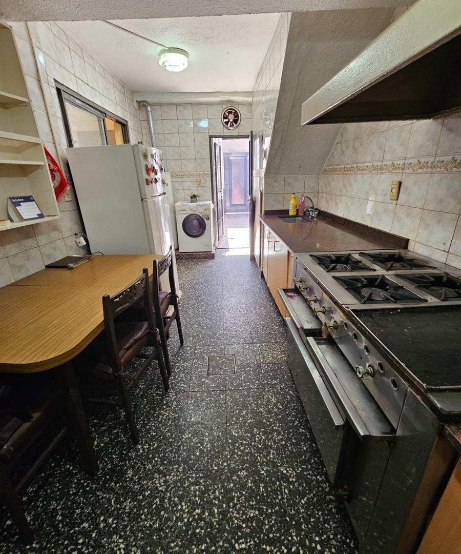 Foto de Local comercial con vivienda - Pompeya- venta, imagen 2