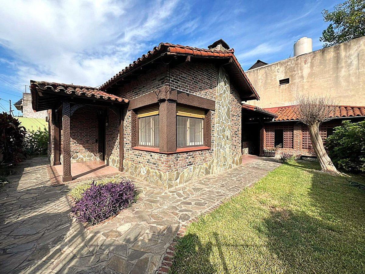 Foto de PH tipo casa de cuatro ambientes en San Andrés, imagen 1
