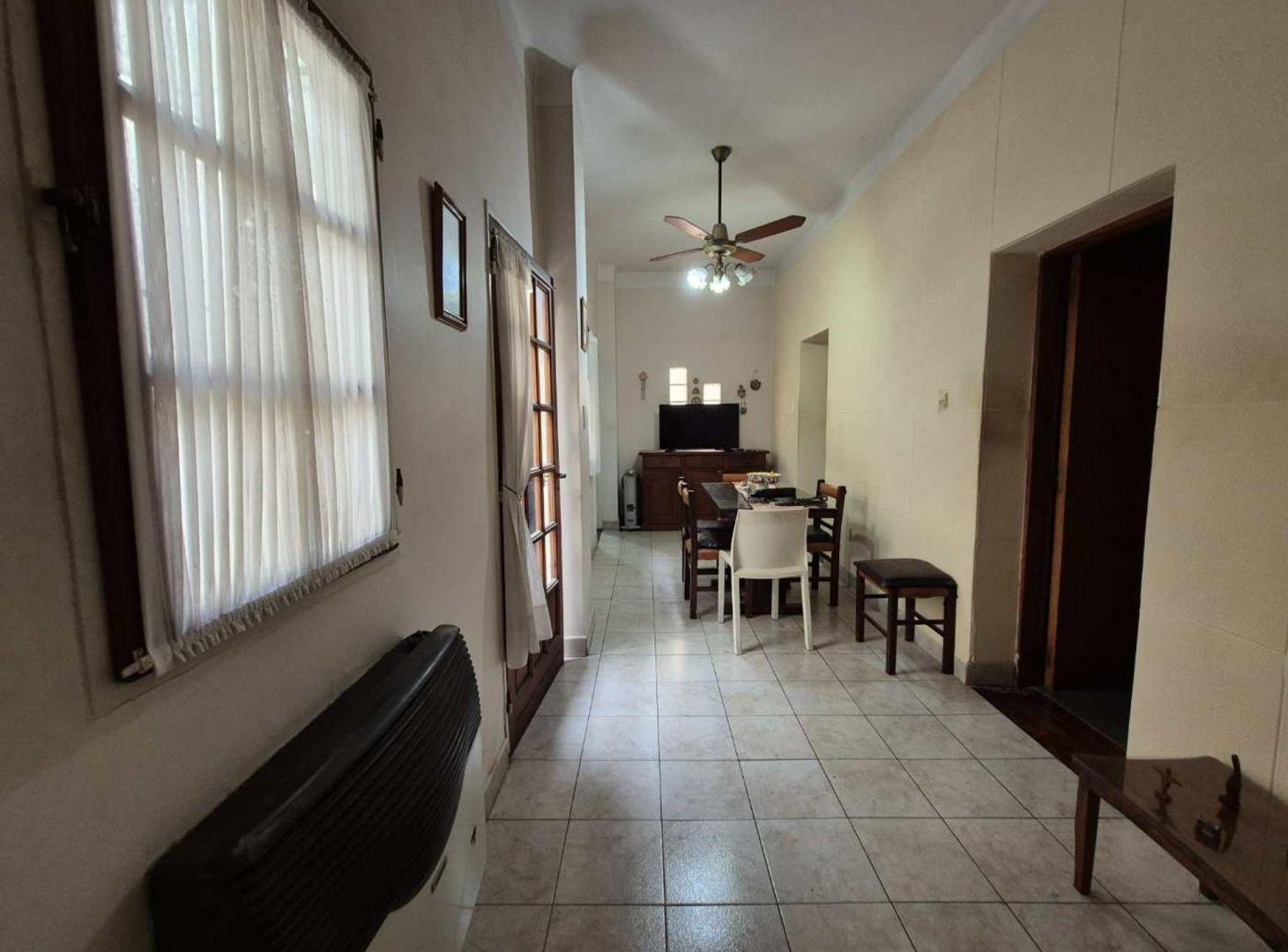 Foto de VENTA DE CASA 5 AMB CON QUINCHO Y AMPLIA TERRAZA, imagen 2