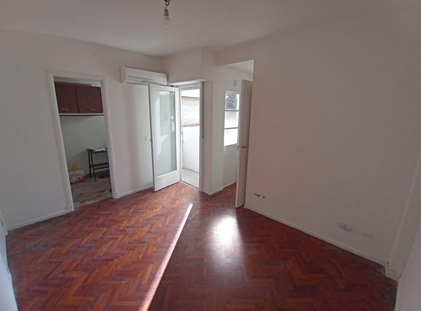 Foto de DEPARTAMENTO 2 AMBIENTES EN VENTA - ALMAGRO, imagen 1