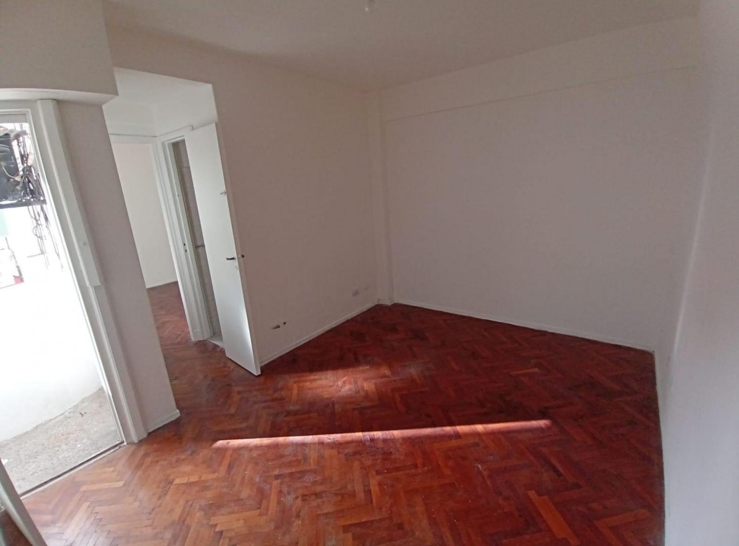 Foto de DEPARTAMENTO 2 AMBIENTES EN VENTA - ALMAGRO, imagen 4