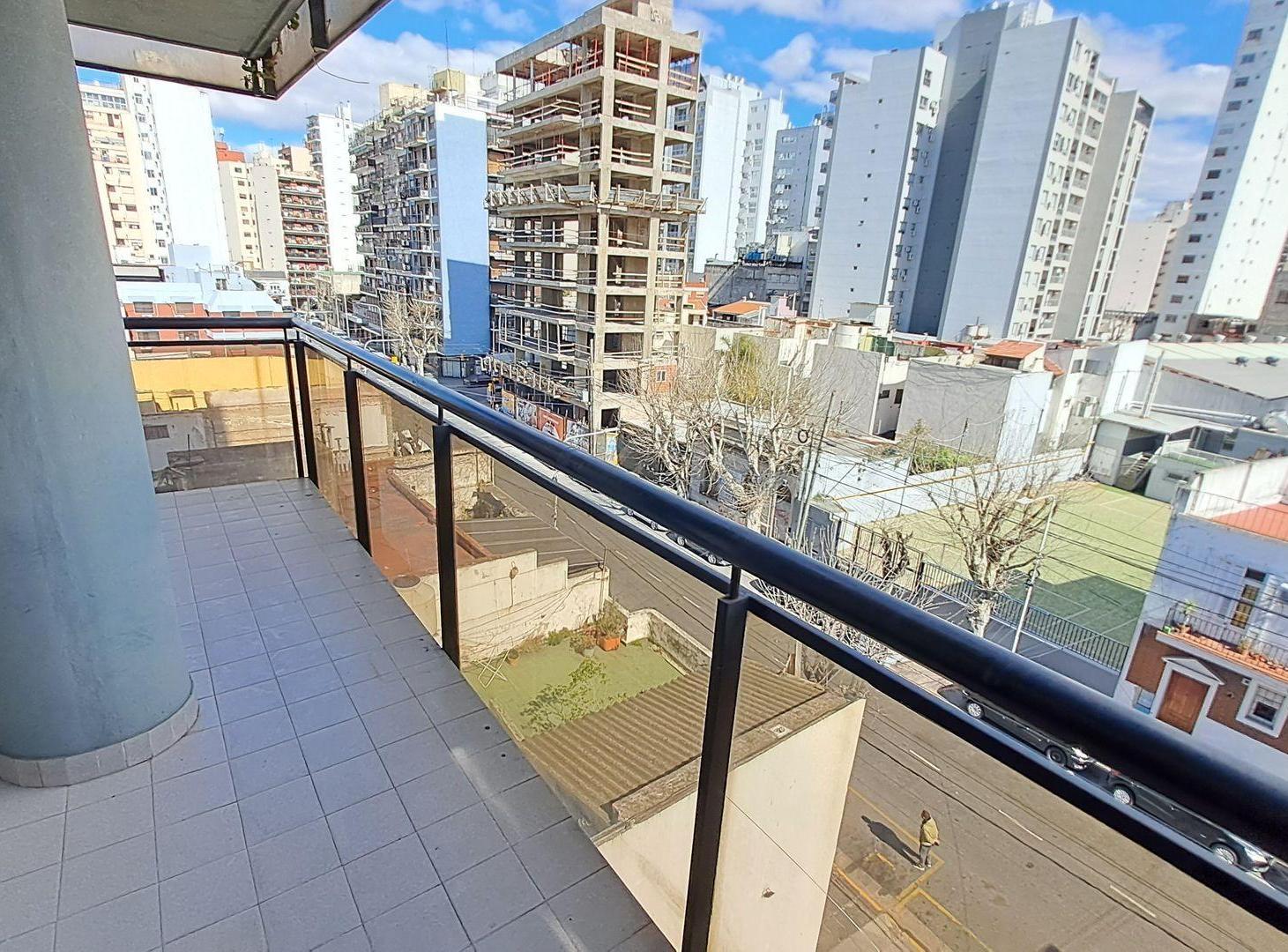 Foto de ALQUILER AMPLIO 2 AMB C/BALCON - AVELLANEDA CENTRO, imagen 1