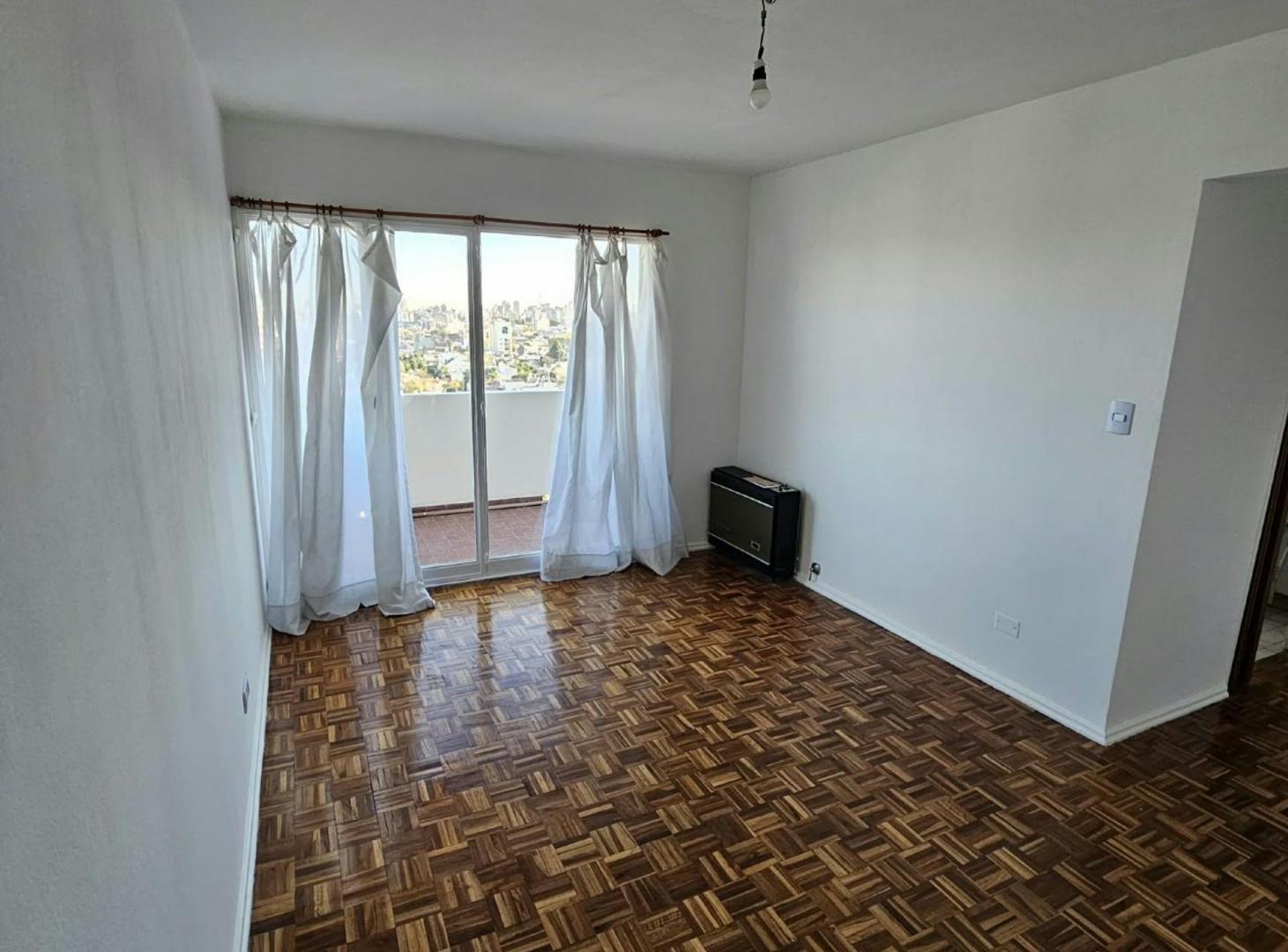 Foto de Alquiler con Balcon y Cochera Av. San Pedrito, imagen 2