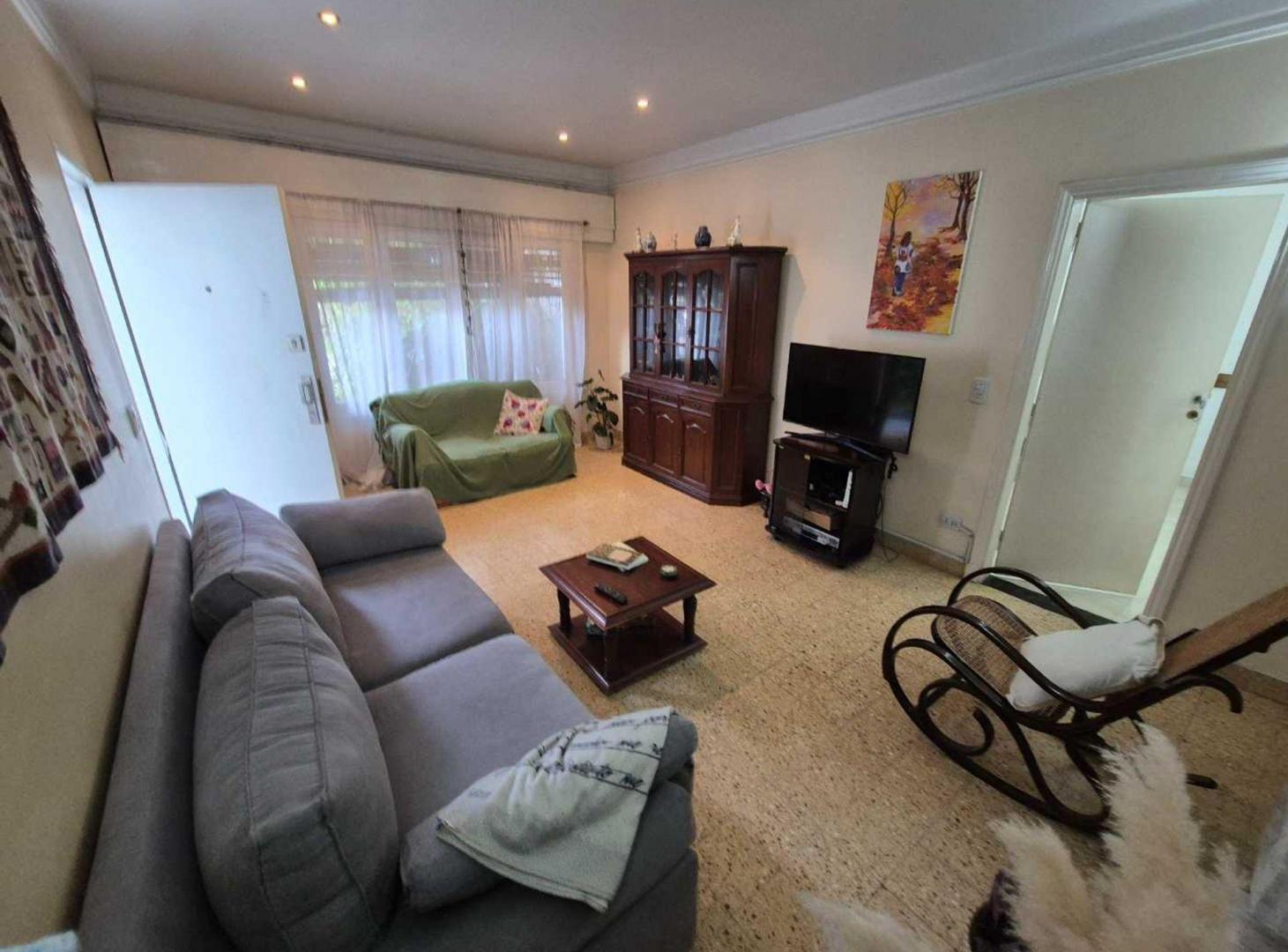 Foto de VENTA CASA 6 AMB EN EXCELENTE ESTADO. ADROGUE, imagen 3